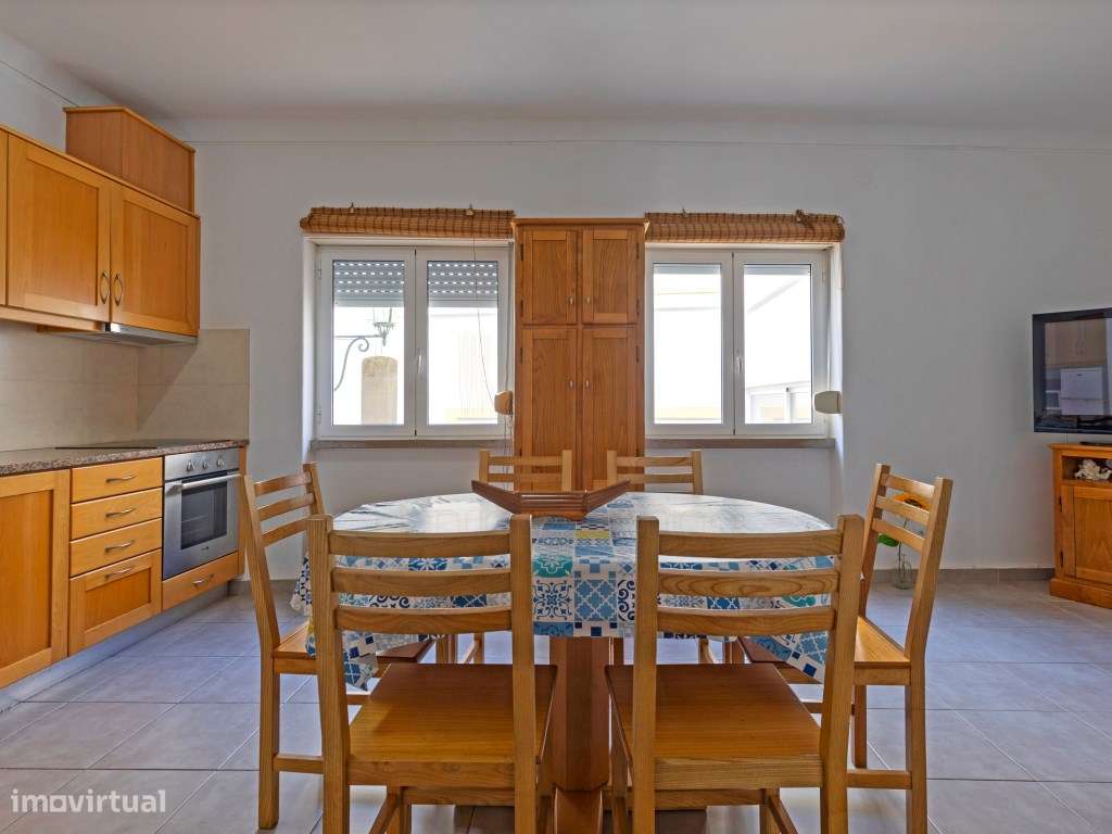 Arrenda-se Apartamento T2 a 50 metros da praia de Sesimbra - Grande imagem: 3/23