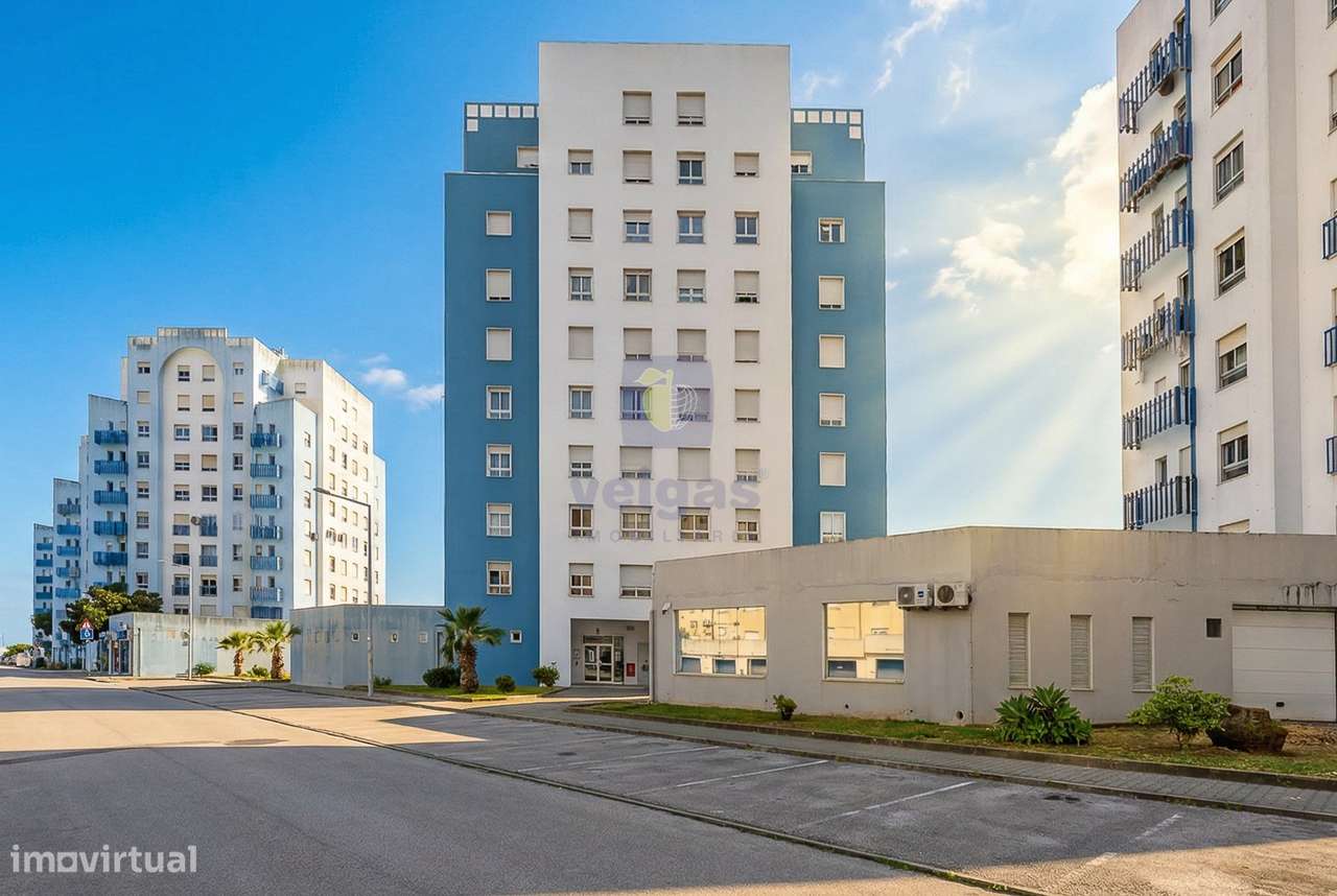 Apartamento T3 Renovado com Vista Rio-22