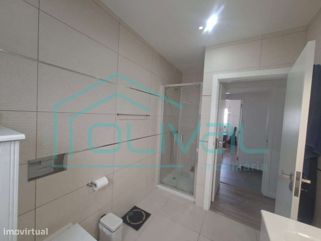 Apartamento T3 com Excelente Áreas-19