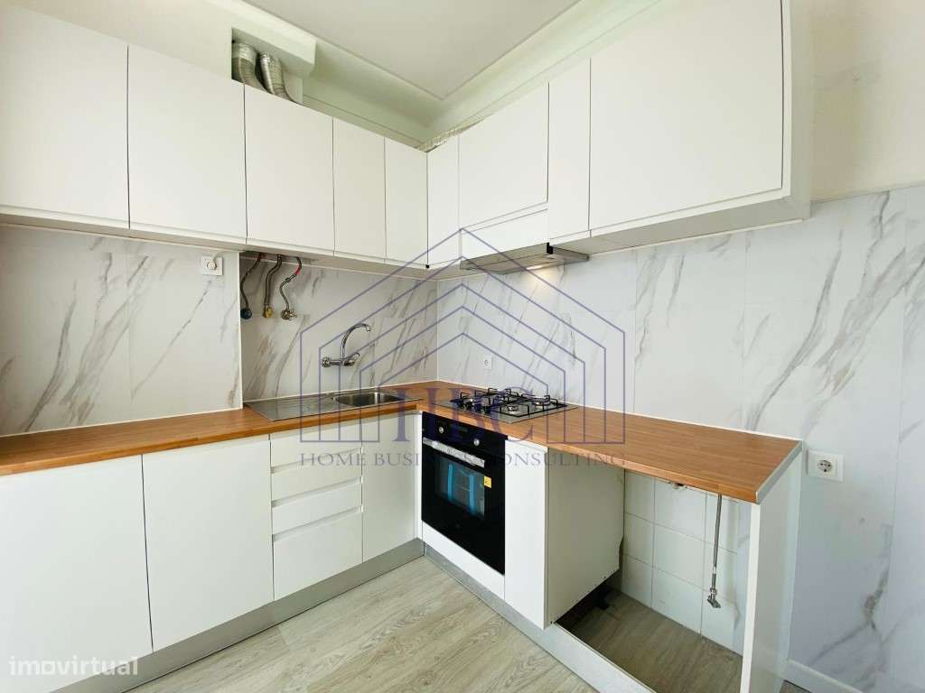 Apartamento T2 Transformado num Excelente T1 Remodelado com Vista R...-1