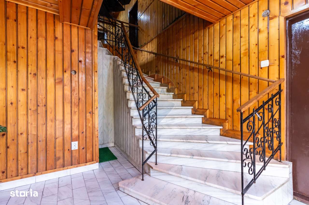 Vilă/Pensiune de vânzare în Sinaia – 450 mp, lângă Castelul Peleș - Imagine principală: 4/15