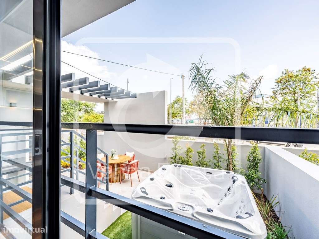 Moradia de luxo V4 com ROOFTOP, jardim e Churrasqueira, em Alcochete. - Grande imagem: 4/35