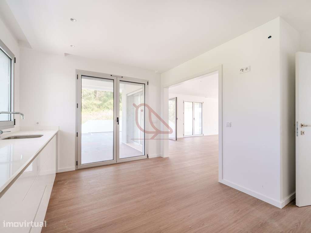Moradia Isolada T4 Contemporânea com Jardim e Acabamentos Premium -...-13
