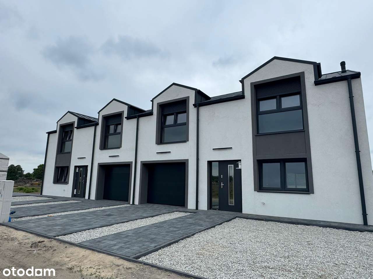 Nowoczesny dom z ogrodem i garażem – Sierosław, 149 m², bezpośrednio