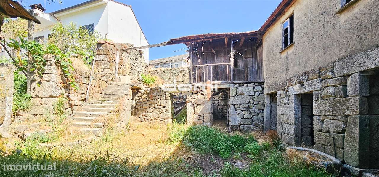 Moradia para reabilitar em Santa Cruz da Trapa - Grande imagem: 4/17