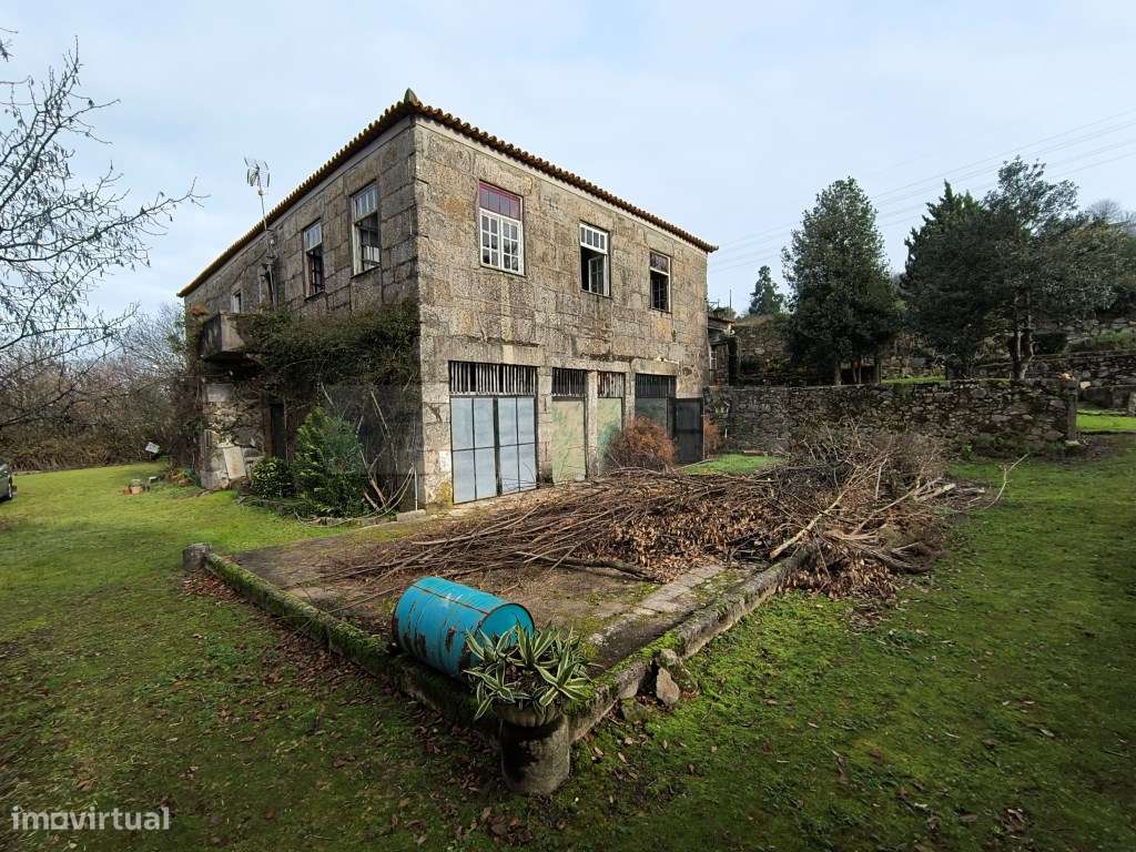 Casa Rústica de Pedra e Carvalho, em Quinta de 20.000m²-5