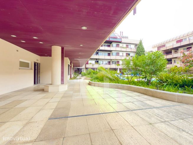Apartamento T1 no condomínio Estoril Garden com garagem e arrecadação-17
