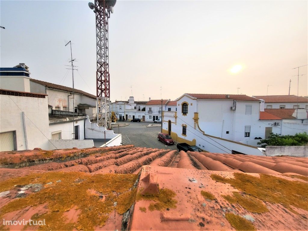 Moradia T2 com Terraço, no Centro na Vila de Redondo