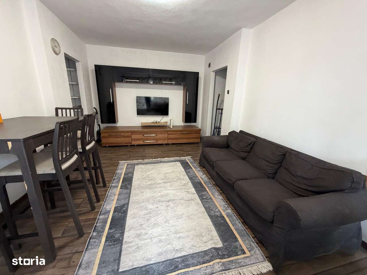 Piata Romana - Coloane - Magheru - 1 minut metrou