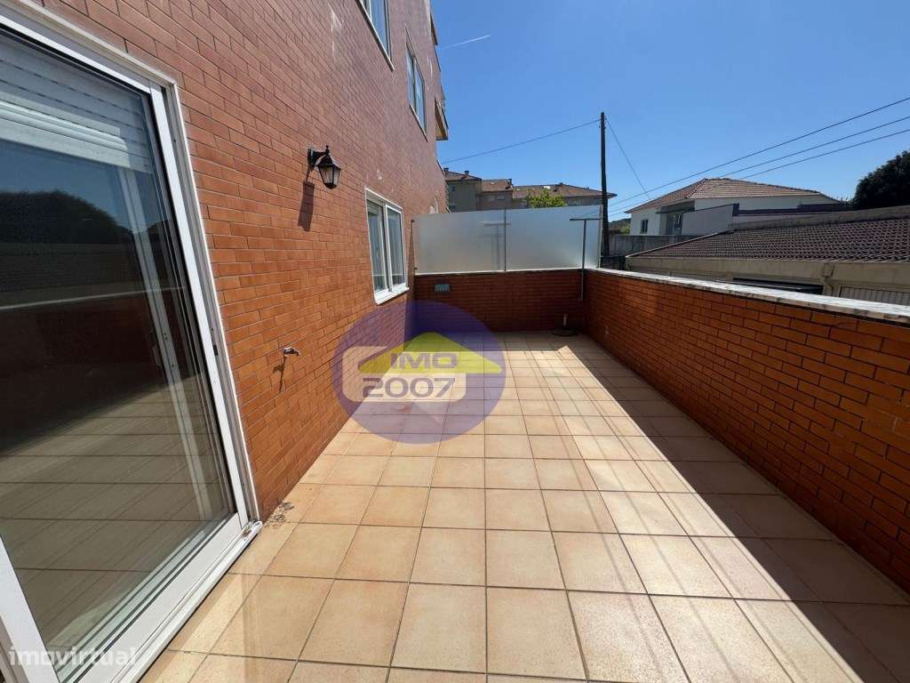 Apartamento T3 com terraço em Paços de Brandão-27