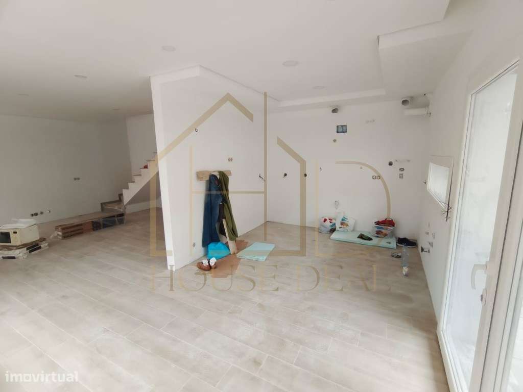 GRANDIOSA Moradia T3+1 com espaço para piscina. Fernão Ferro-5