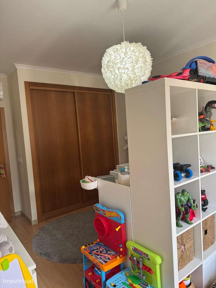 Apartamento T3 com 3 casas de banho e garagem-5