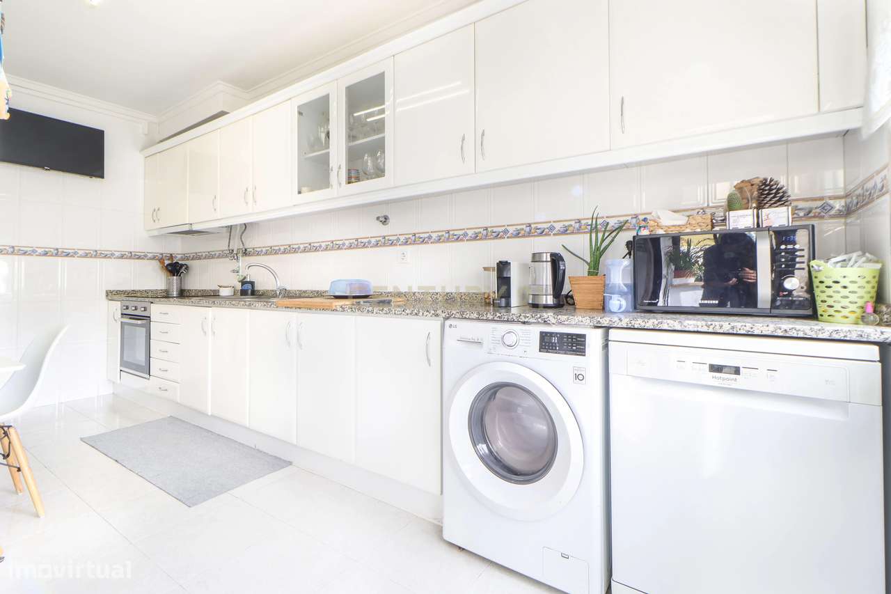 Apartamento T4, moderno e luminoso no Seixal-18