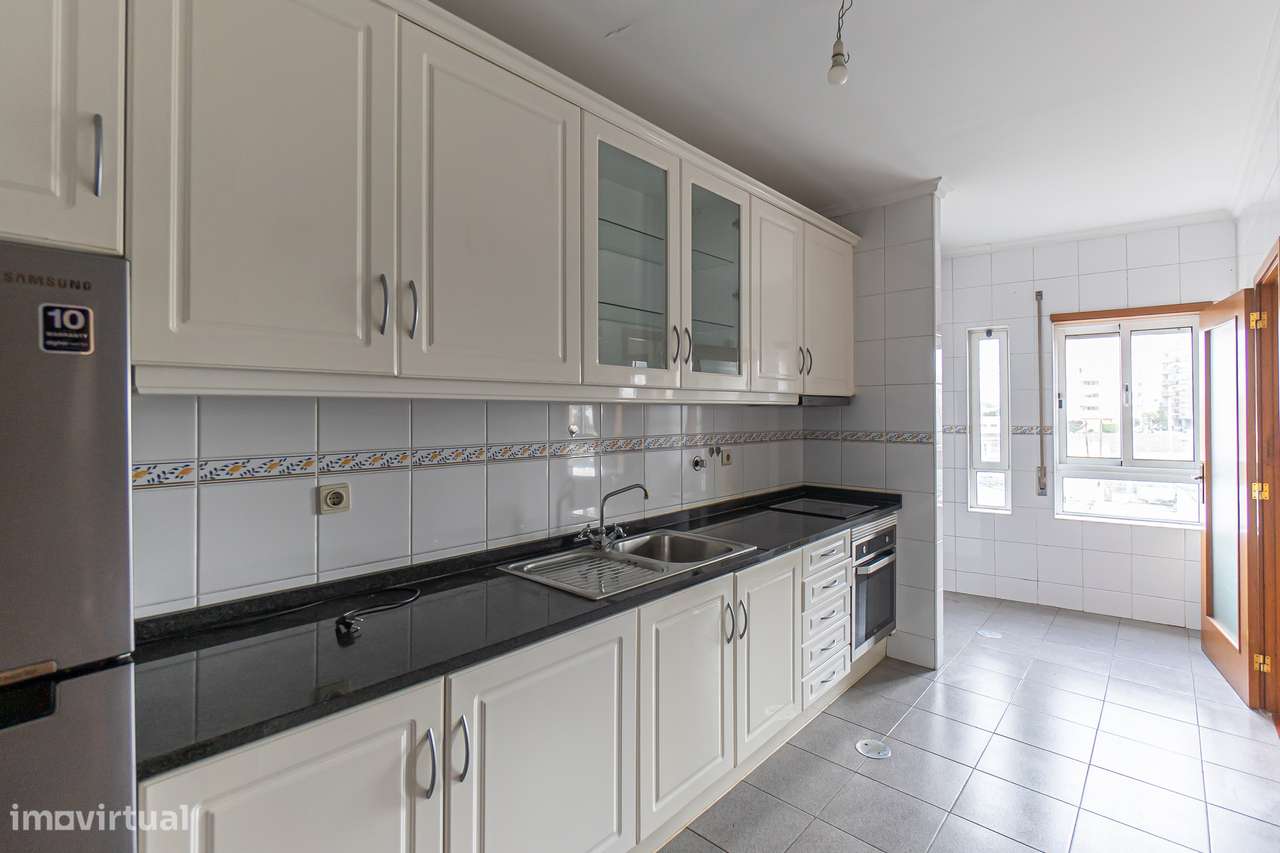 Apartamento T2 com box em Canidelo-1