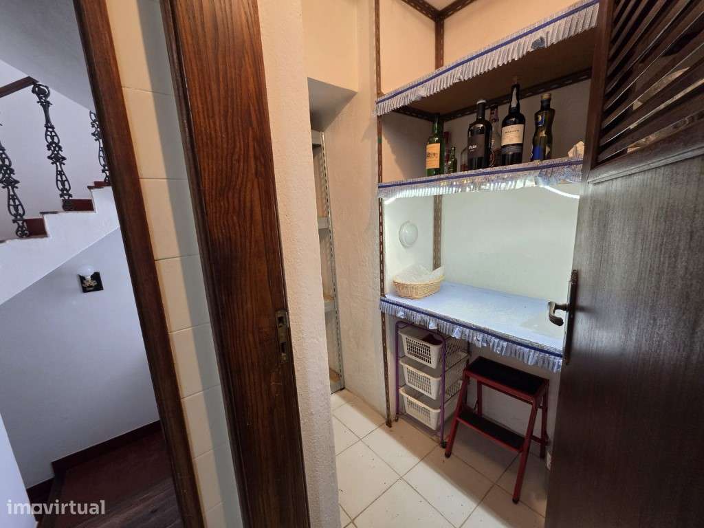 Moradia T5 com Garagem e Jardim | Centro de Elvas-8
