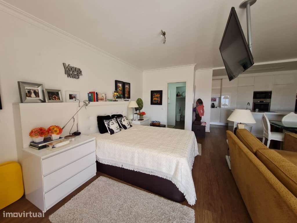 Vende-se T2 com ótima vista de mar-24
