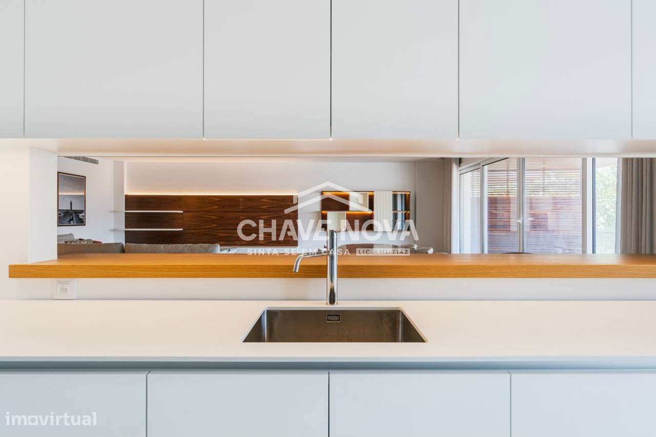 T4 Novo c/ Varanda em Lordelo do Ouro - Grande imagem: 4/25