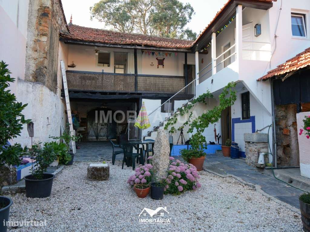 Casa Tradicional Portuguesa com Quintal, Vista e Muitos Detalhes Au...-27