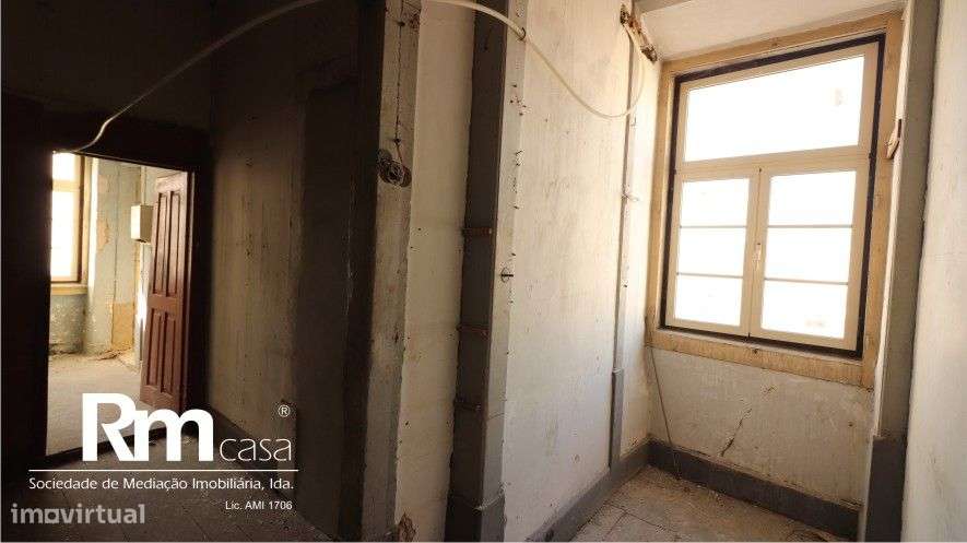 Magnifico prédio devoluto na Rua da Sofia, Largo do Terreiro da Erva-38