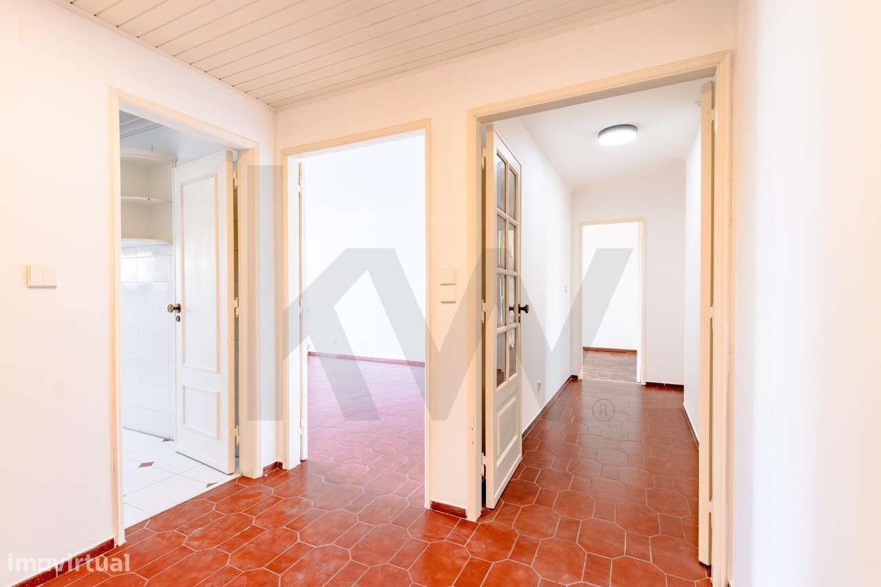 Apartamento T2 com Garagem Box e Vista Mar | Buzano – Parede-9