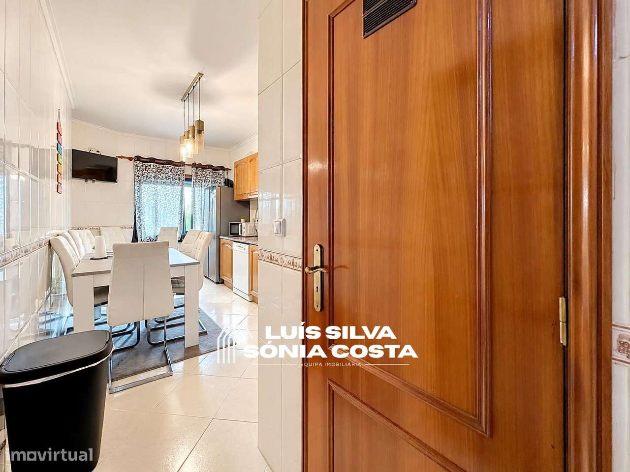 Apartamento T2+1 c/ Garagem Fechada & Duas Varandas | Santa Maria...-10