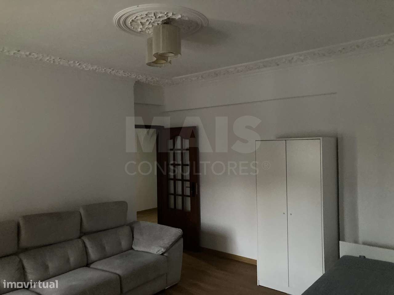 Fantástico T2 com Parqueamento junto à estação de comboios de Queluz - Grande imagem: 5/28