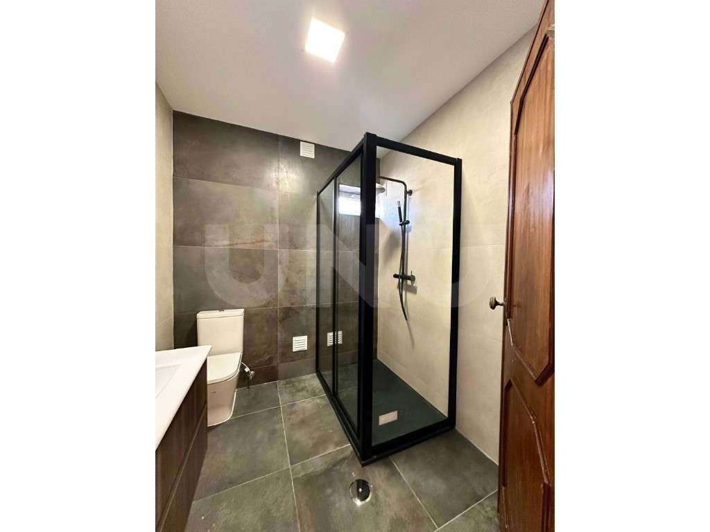 T4+2 com Varanda Panorâmica e Garagem Ampla - Conforto, Espaço e Ve...-17