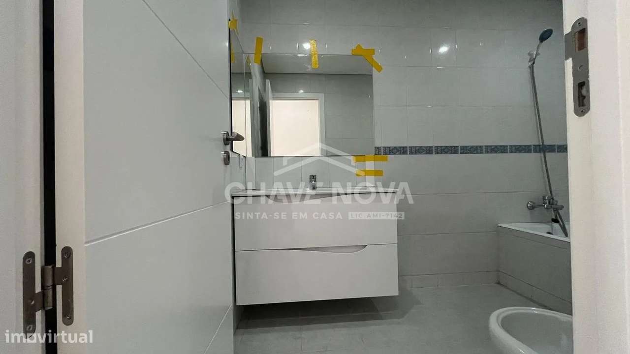 T2+1 Renovado na Madalena Com varanda, Box e Vista Mar  MAD/02209/CO-7