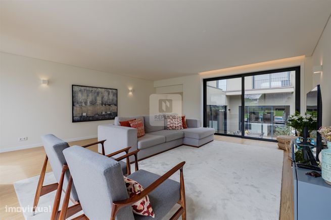 Moradia T3, com jardim e piscina-1