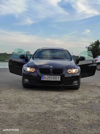 BMW Seria 3 320i Coupe Aut. - 3