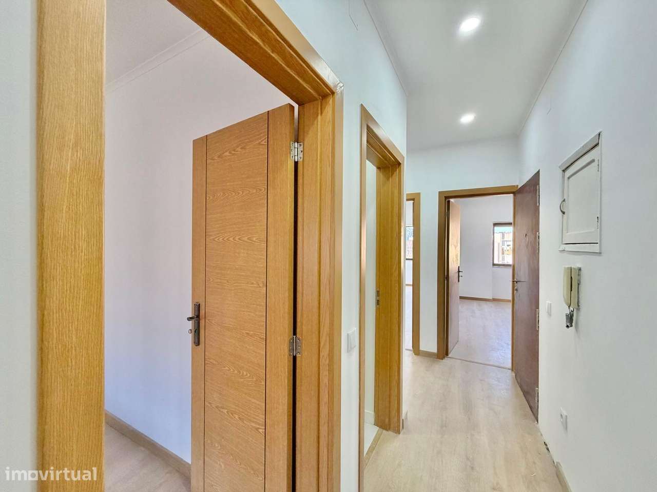 T2 - Renovado / Varanda - Alto do Seixalinho - Grande imagem: 3/10