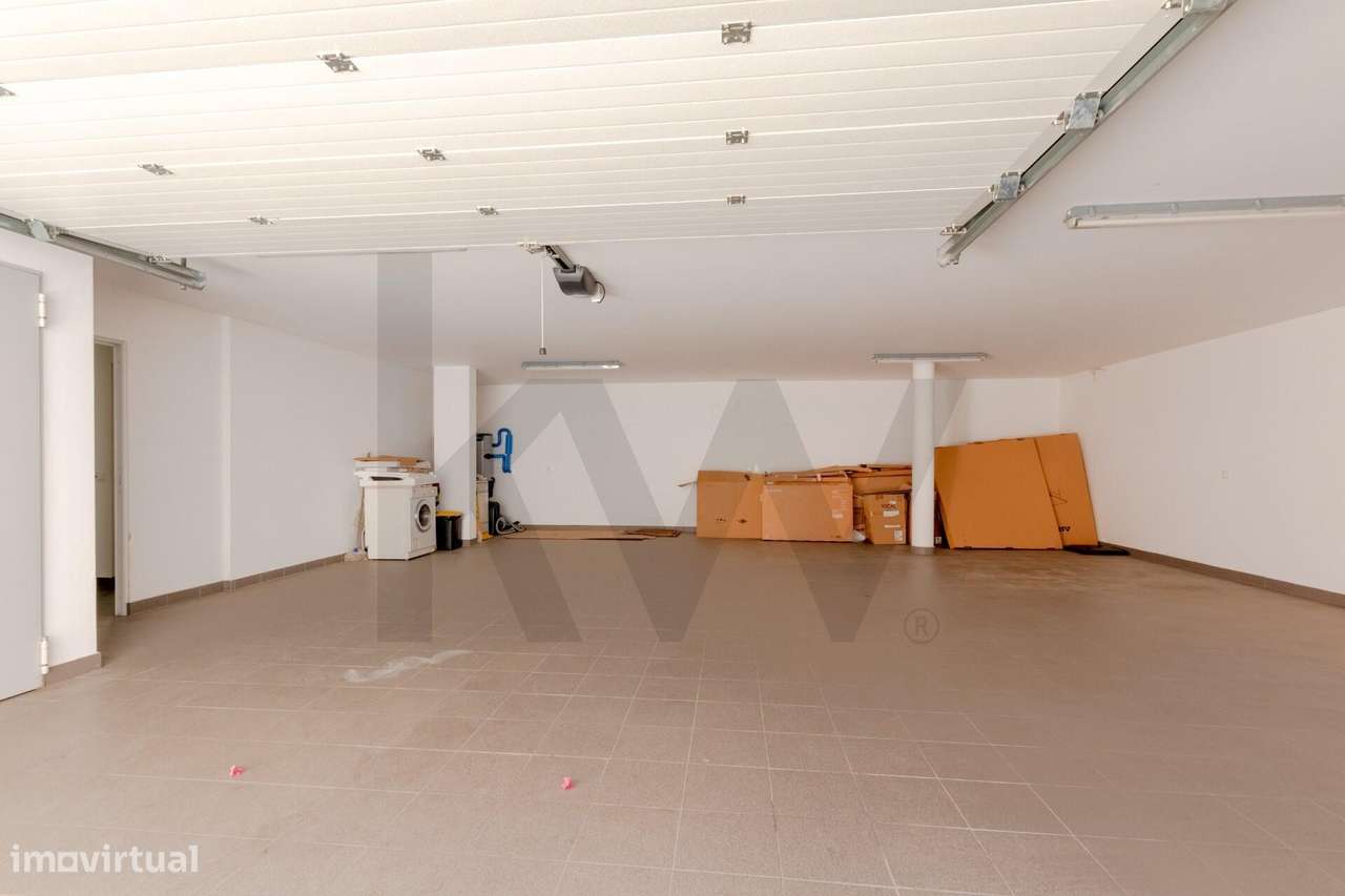 Moradia de sonho T4 com jardim, piscina e privacidade no coração de Ca-35