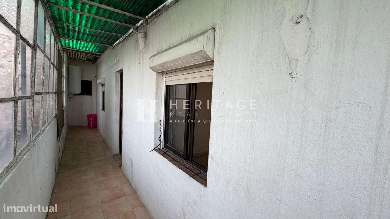 Moradia T2 a necessitar de obras e em fase de legalização-17