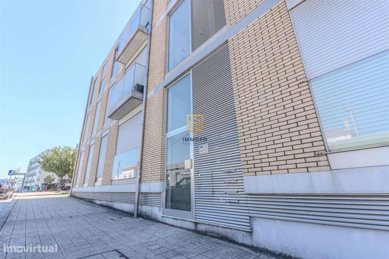 Apartamento T2 na Senhora da Hora, com duas garagens-29