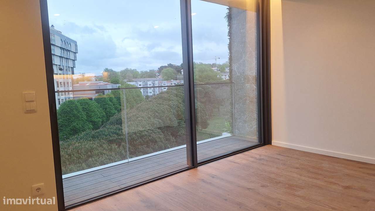 Apartamento T2 Varanda | Garagem|proximo cento Gaia| Pronto habitar-17