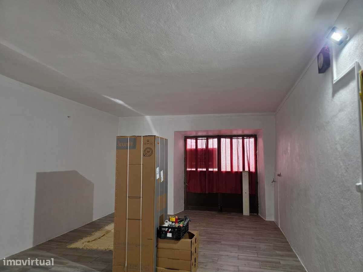 Apartamento T4 com Garagem no Centro de Fronteira —Em Remodelação - Grande imagem: 4/12