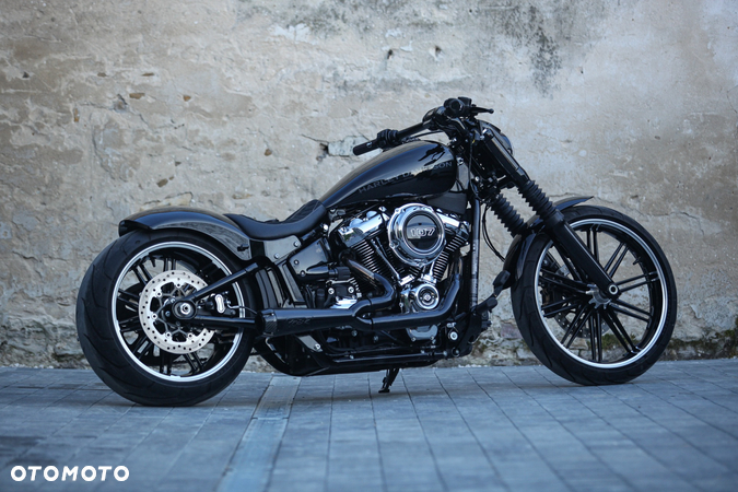 Harley-Davidson Softail Breakout - 10