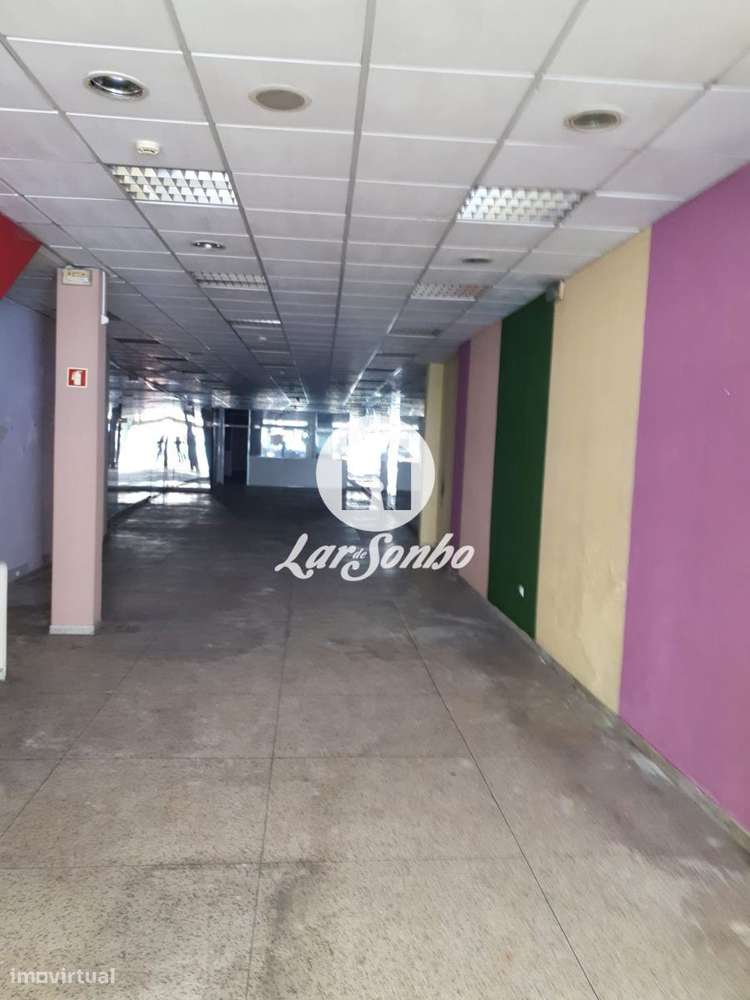 Espaço Comercial para Venda no Centro do Porto - Grande imagem: 2/3