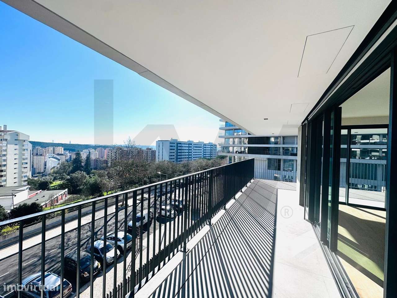 T2 com Ampla Varanda no Condomínio Fechado de Luxo "CITTI" – Miraflore - Grande imagem: 3/21