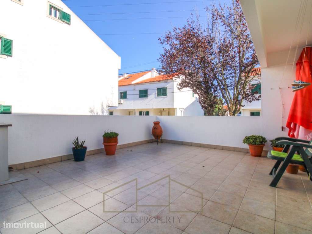 Moradia T3 nos Foros da Amora-9