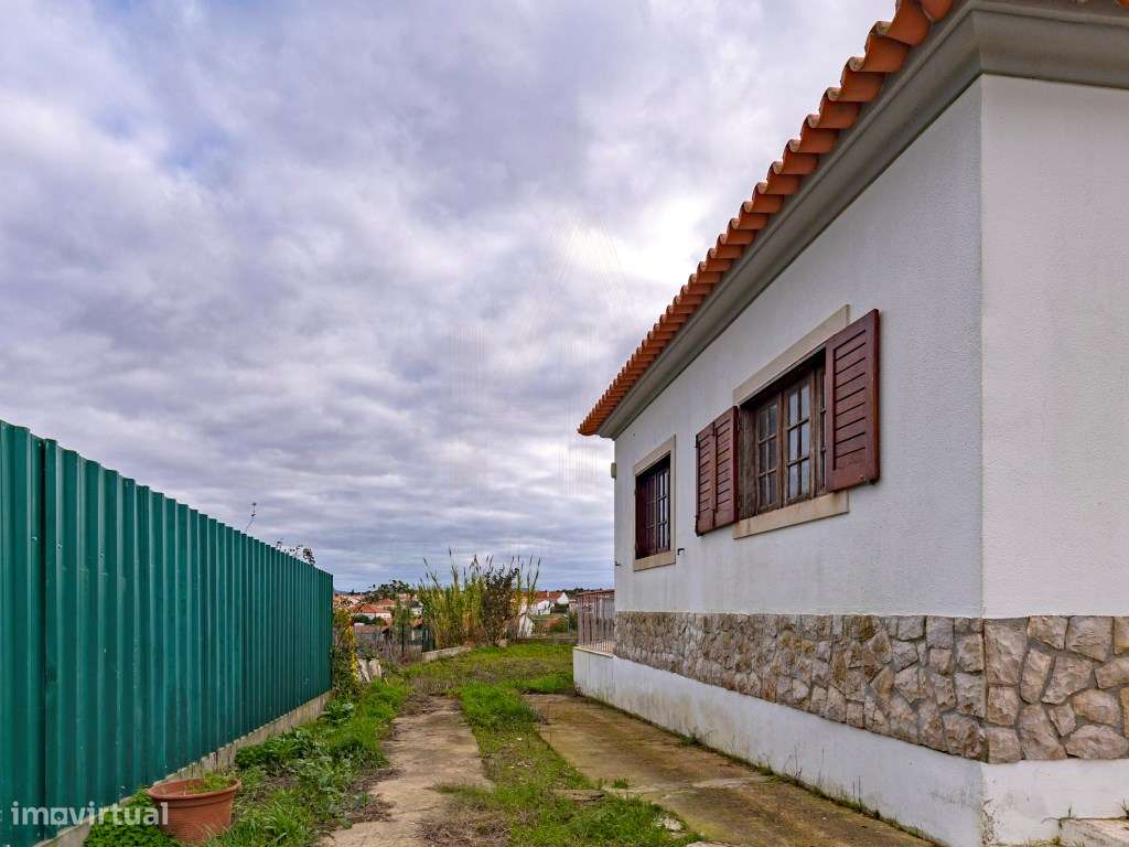 Moradia T3 Isolada com 1000 m² de terreno em Castelo, Sesimbra-49