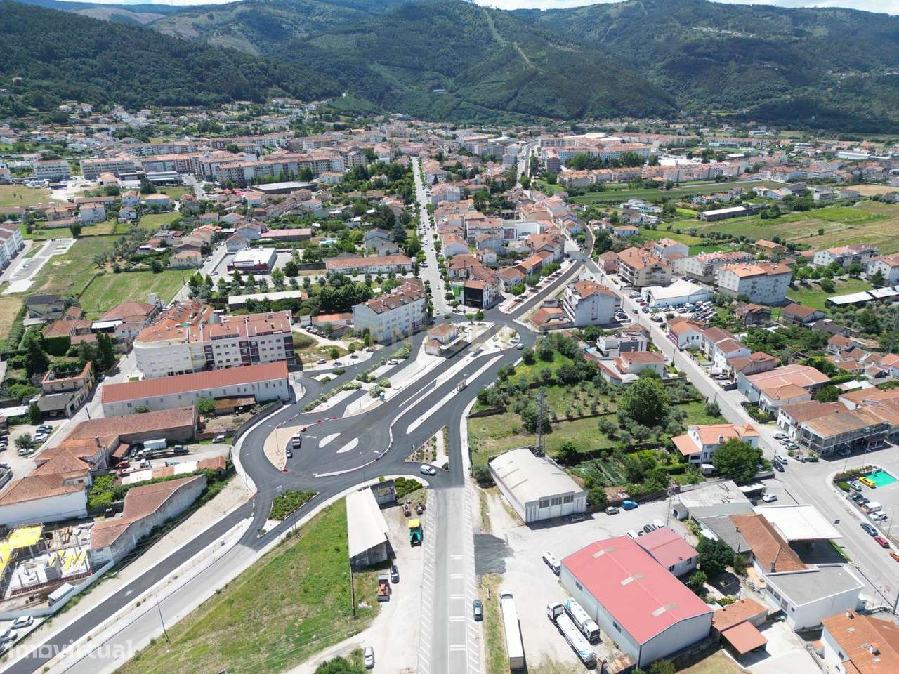 Apartamento T3 com elevador e garagem no centro da Lousã-46