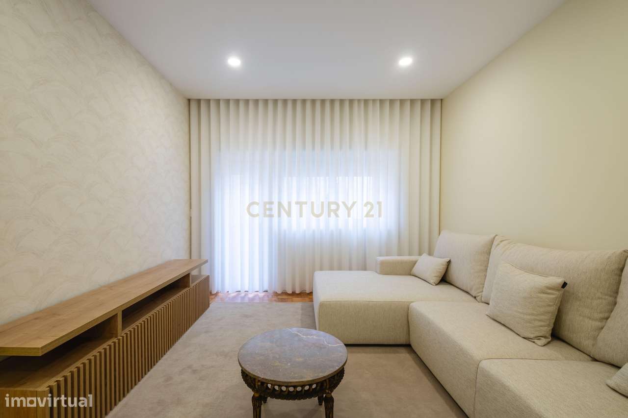 Apartamento Renovado no Bonfim, Porto - 3 Quartos e 2 WC - Grande imagem: 2/42