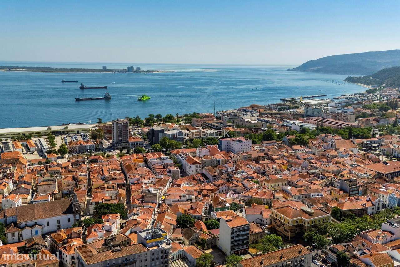 T1+1 Remodelado no Coração da Baixa Comercial de Setúbal-21
