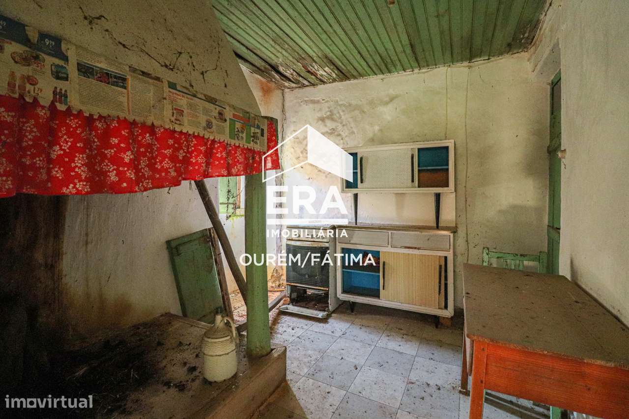 Moradia T3 para reconstrução no Bairro, Ourém-7