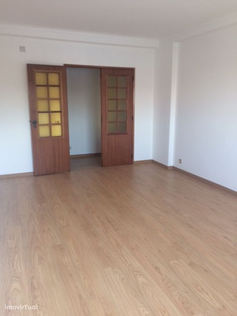 Apartamento T3 Guimarota p/ Investimento