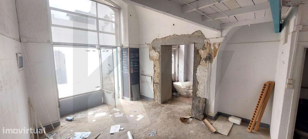 Duas lojas no Centro histórico de Cascais, com porta para a rua, ideal - Grande imagem: 2/8