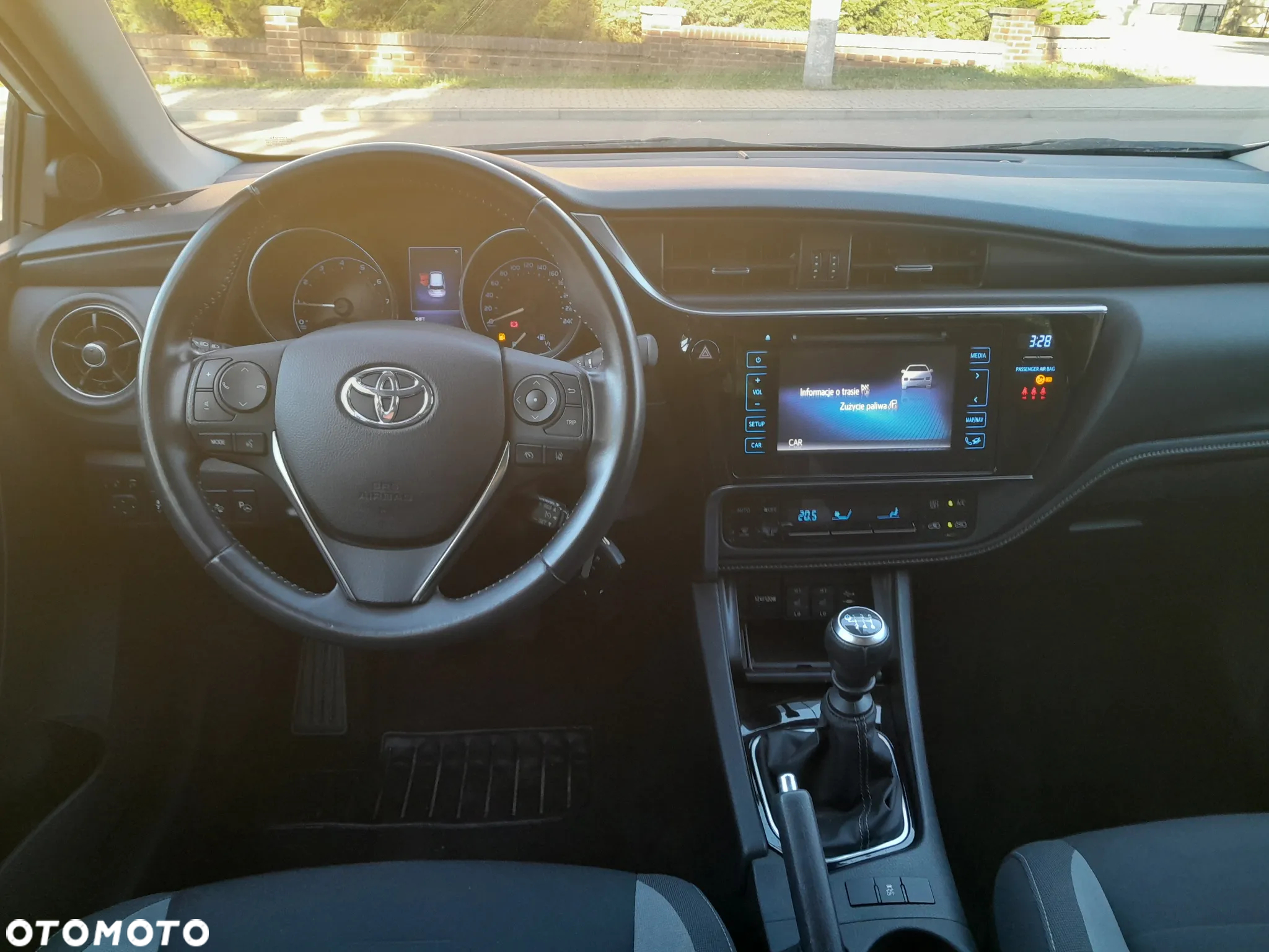 Toyota Auris 1.6 Premium - 28