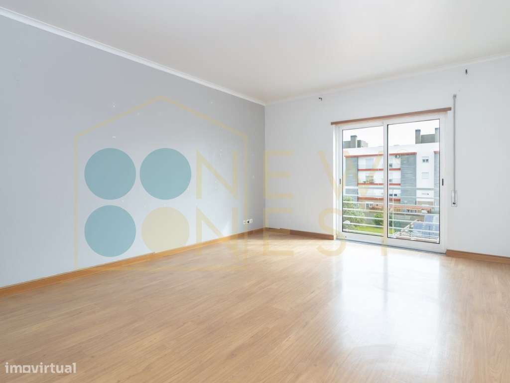Apartamento T2 com elevador, parqueamento e arrecadação nas Manteig...-11