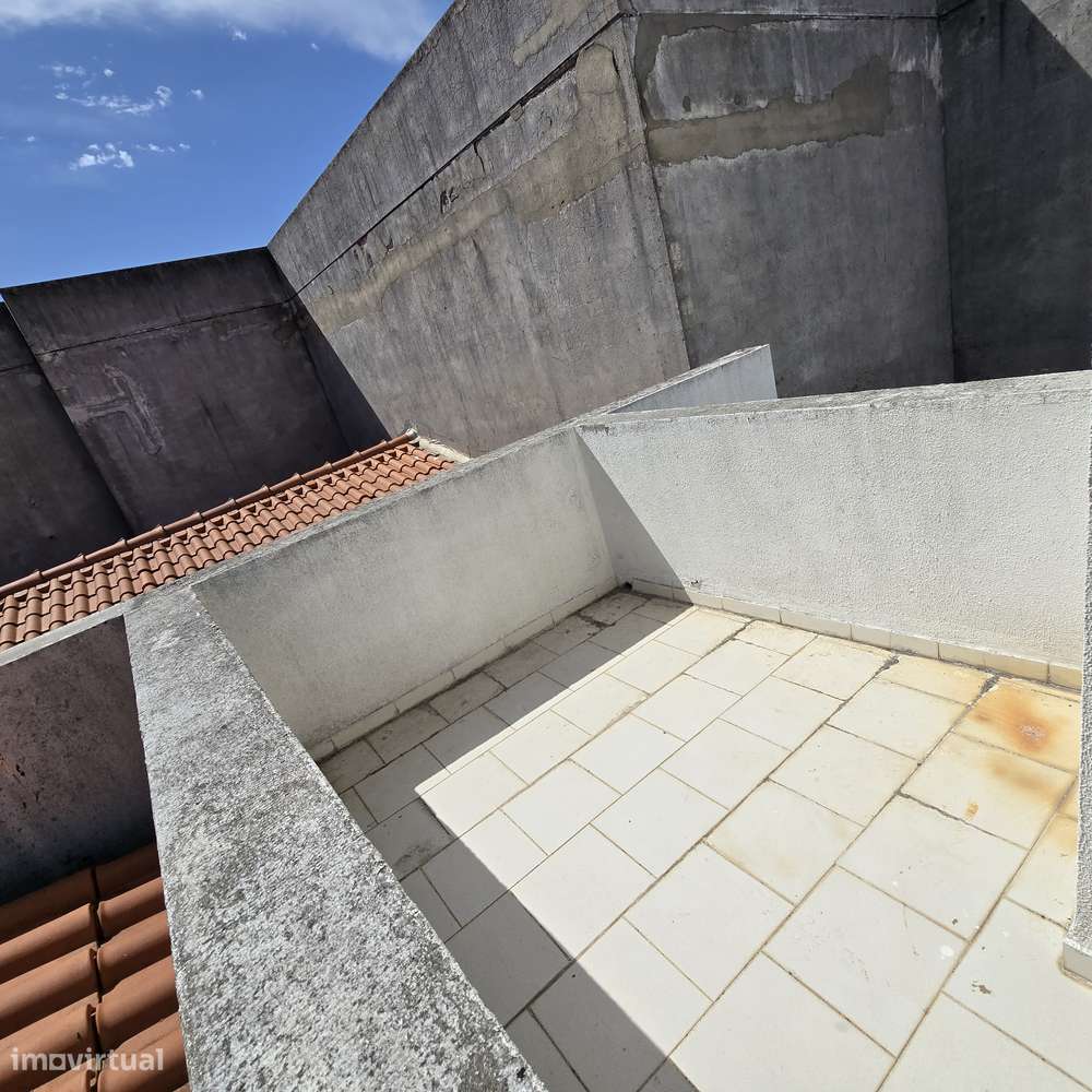T2 Boas Áreas Terraço Centro da Cidade-13